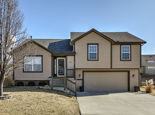 605 Timber Crest Ct, Raymore, MO 64083