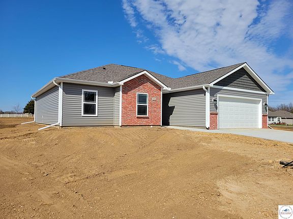 2nd image of 301 E Colony St