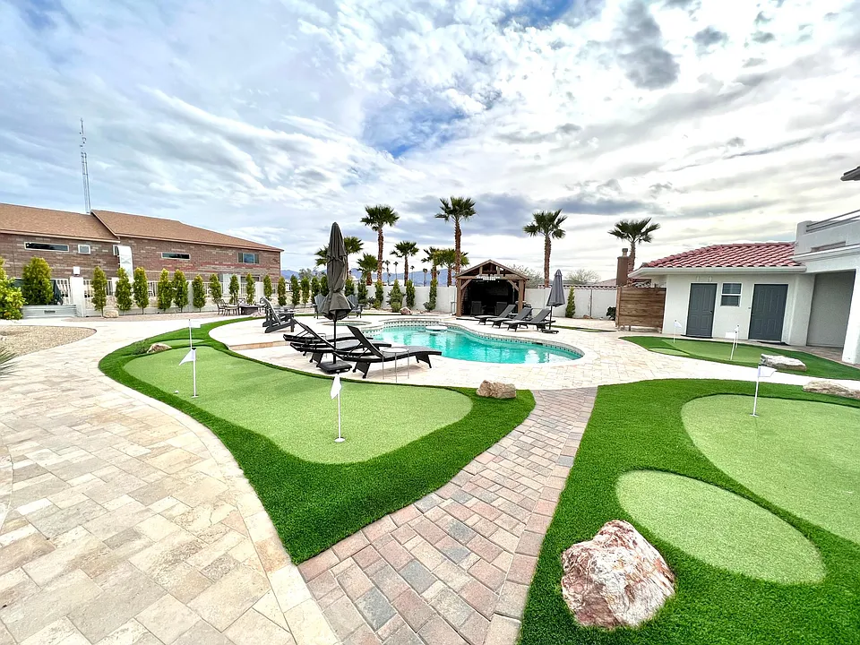 2420 Snead Dr