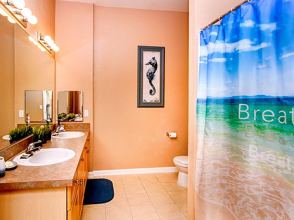 Double sinks for your guests