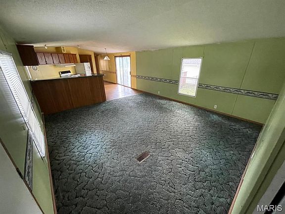 3rd image of 105 Edgewood Dr