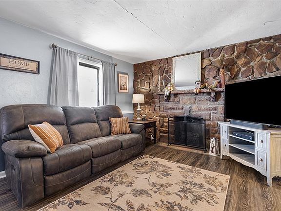 4th image of 661 Dunster St