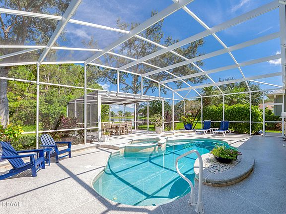 3rd image of 132 Zaharias Cir