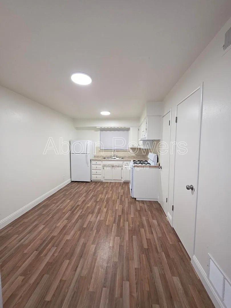 2 bed, 1.0 bath, $1,400 — Photo 4