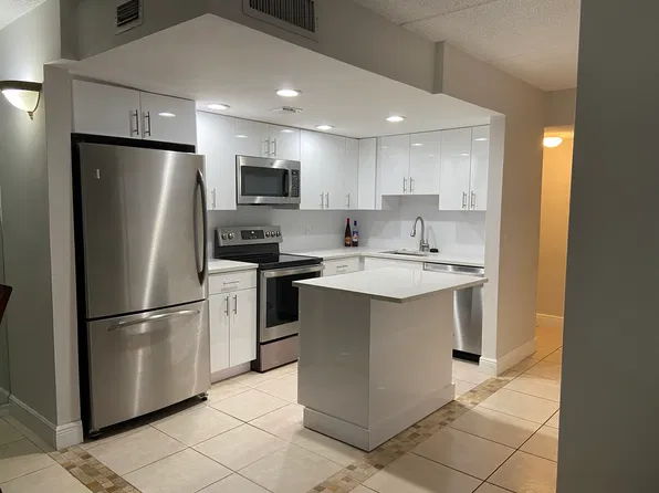 1829 Fairview Villas Dr APT 2, Palm Springs, FL 33406