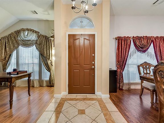 3rd image of 3844 Pine Valley Dr