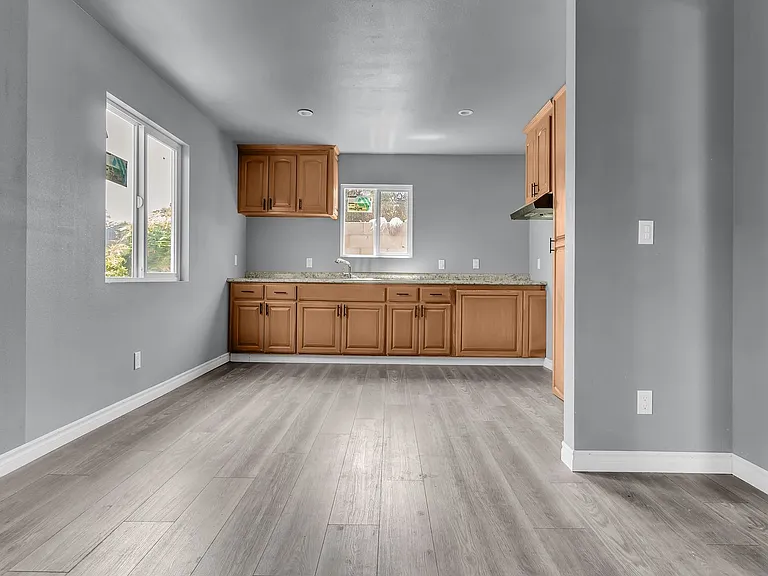 1517 E L St — Photo 5