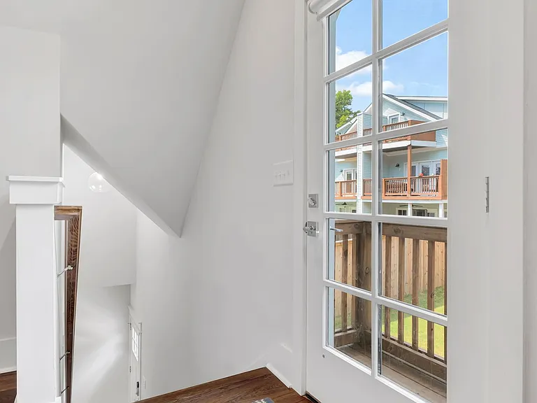 1110 Lillian St #B — Photo 19