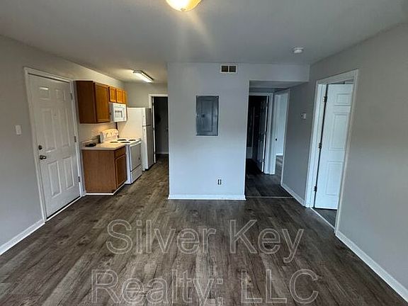 4th image of 220 Willow Creek Dr APT 5