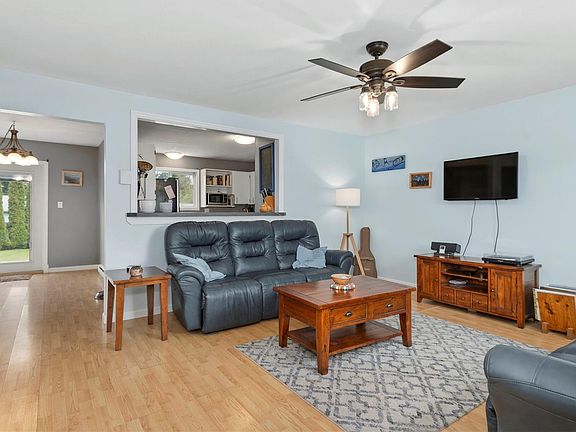 3rd image of 524 Grayson Rd