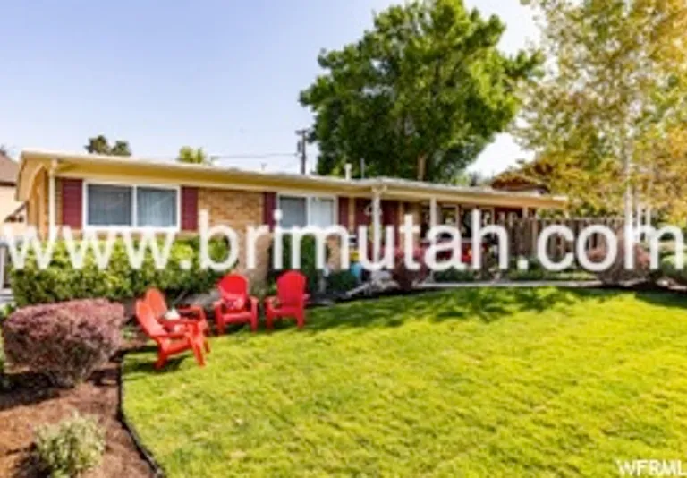 1877 E Osage Orange Ave #2 — Photo 2