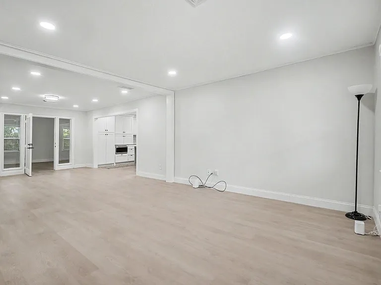 9323 Meadowbriar Ln — Photo 20