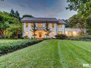 2002 S Wiggins Ave, Leland grove, IL 62704