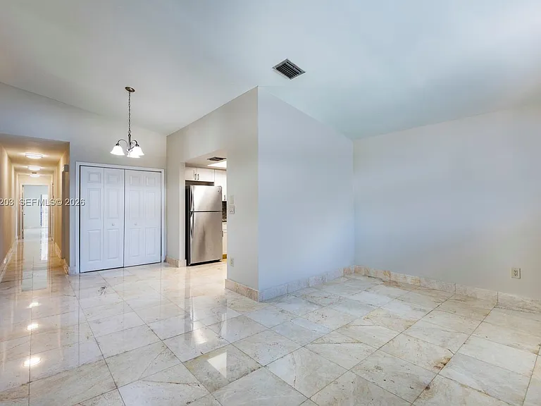 2733 SW 31st Pl #A — Photo 5