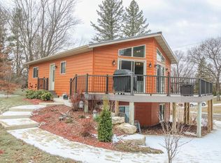 N4538 Park Rd, Cambridge, WI 53523