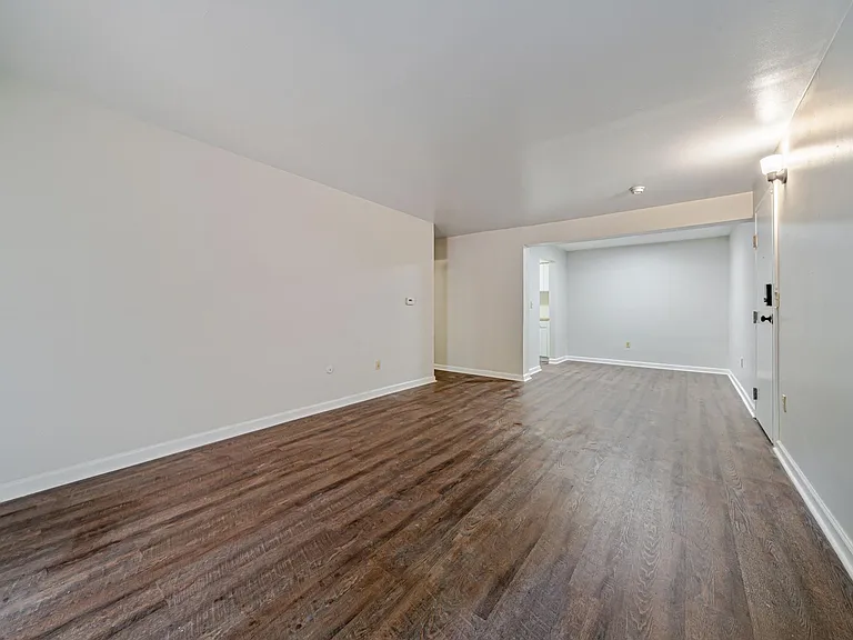 Brooklane Manor Apartments — Photo 69