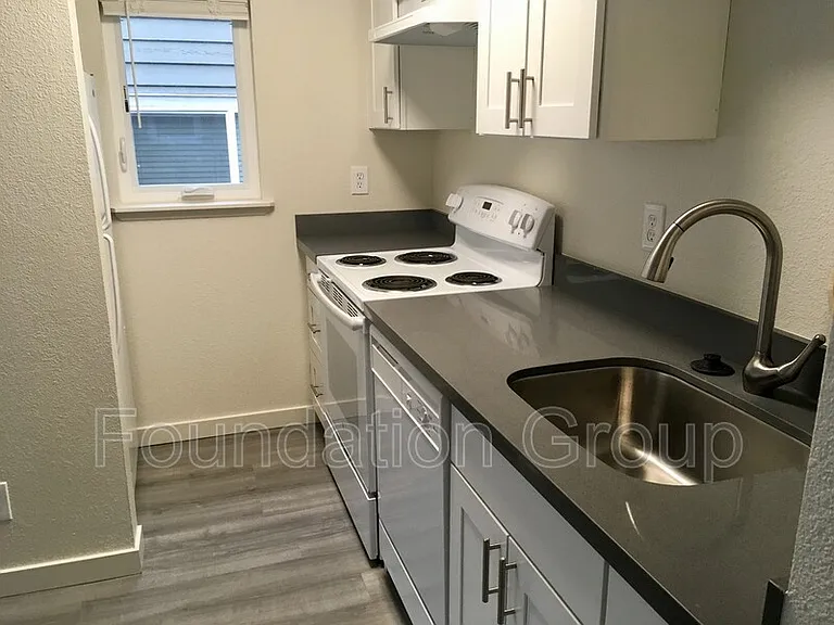 916 N 104th St #B-301 — Photo 3