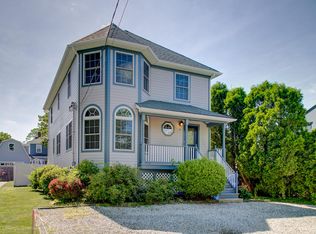 17 Clinton St, Newport, RI 02840