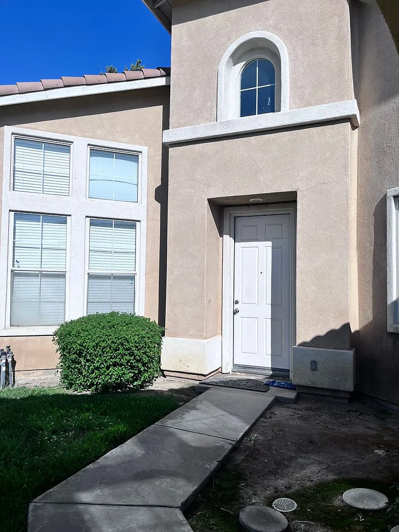 Spacious Quaint 2-Story Home — Photo 1