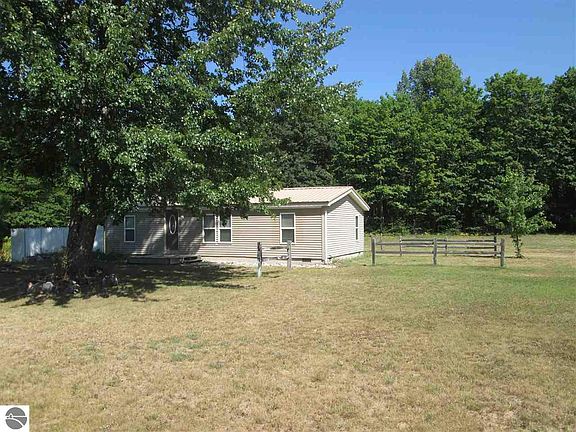 3rd image of 849 Brian Dr SE