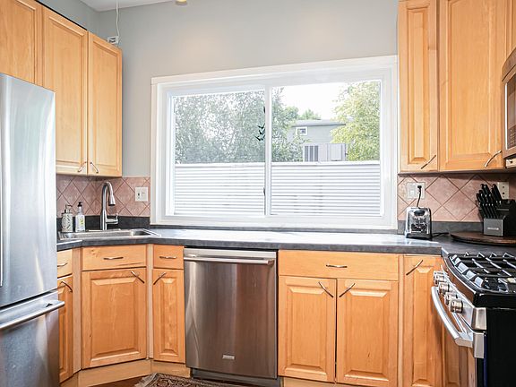 5th image of 3113 N Washtenaw Ave #2
