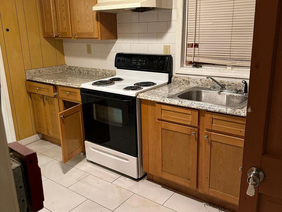 2nd image of 51 Ferris St #1L