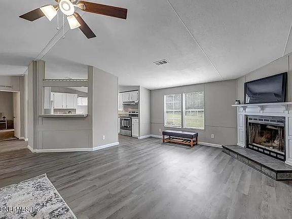 5th image of 2562 Hibiscus Ave #2562