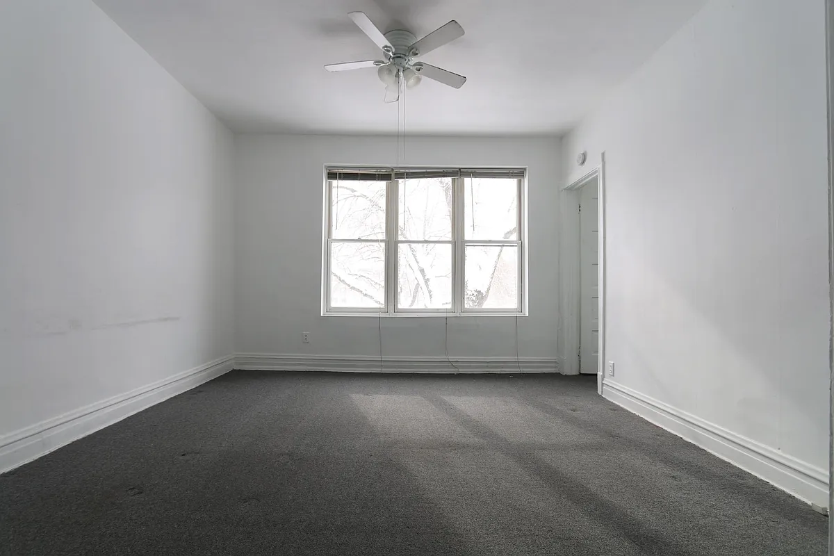Living room - 1116 W Polk St #2