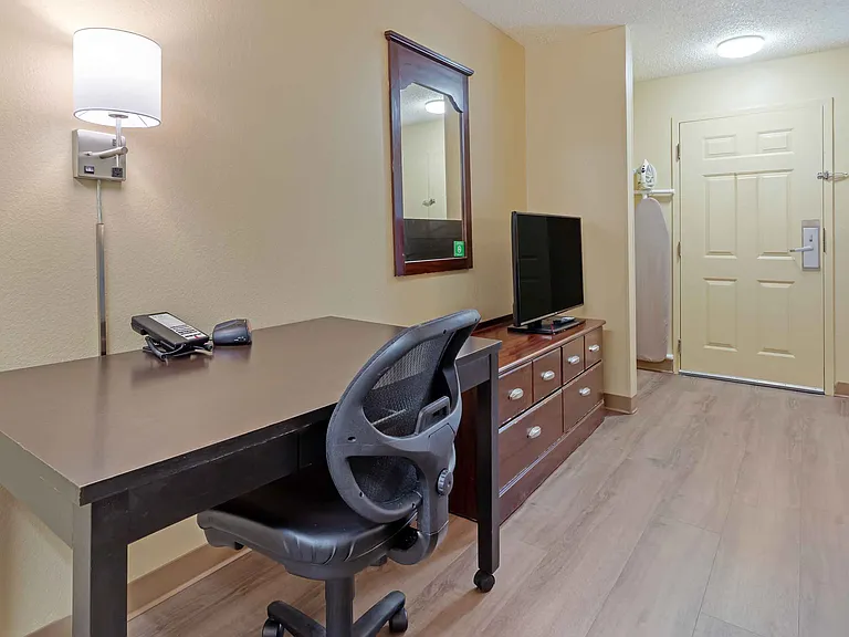 Studio Suite - 1 Queen Bed