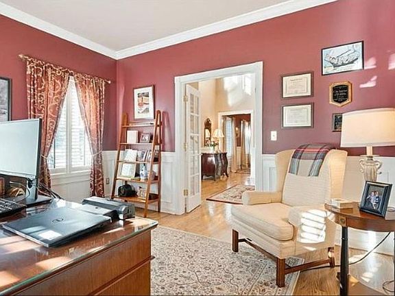 5th image of 14 Colonial Dr