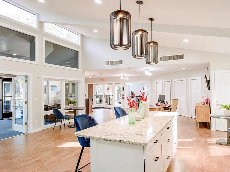 Madison Pointe — Photo 9