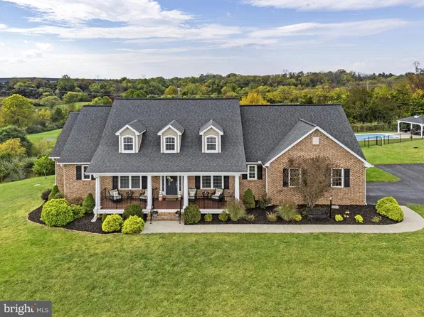 90 Falcon Ridge Dr, Charles Town, WV 25414