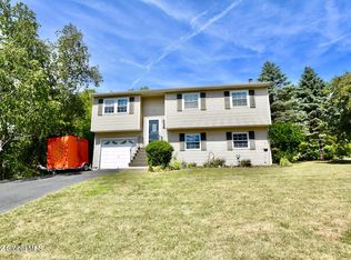 20 Meadowbrook Rd, Watervliet, NY 12189