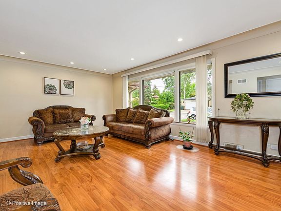 4th image of 4320 Jarvis Ave
