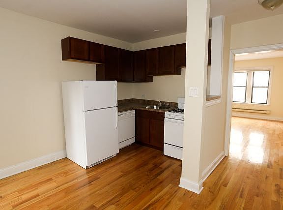 5th image of 1347 N Dearborn St APT 501