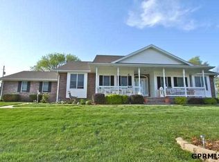 937 Beaver Lake Blvd, Plattsmouth, NE 68048