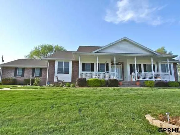 937 Beaver Lake Blvd, Plattsmouth, NE 68048