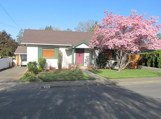 1210 NE 9th St, Grants Pass, OR 97526