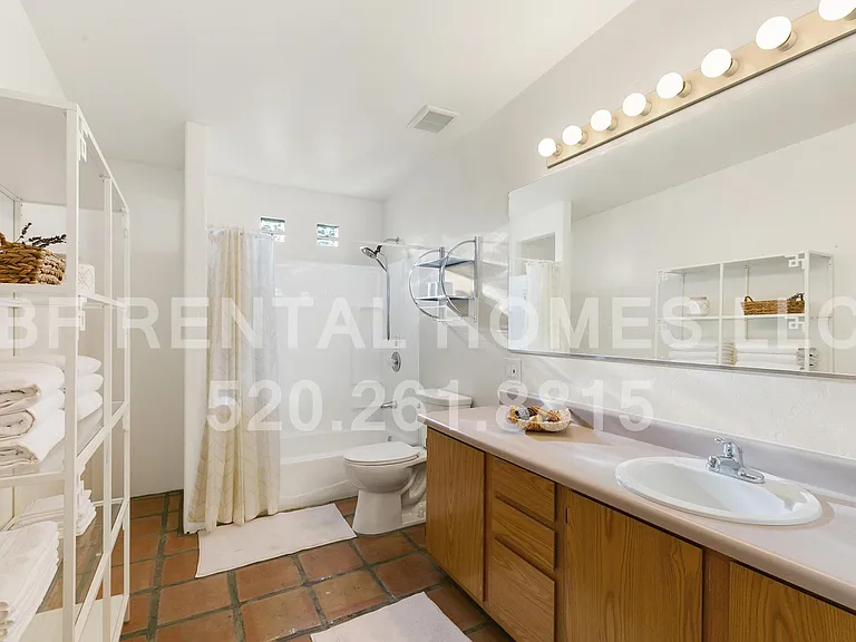 2319 E Helen St — Photo 26
