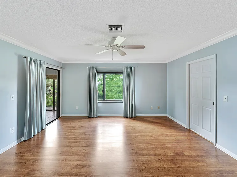 121 Prestwick Cir — Photo 35