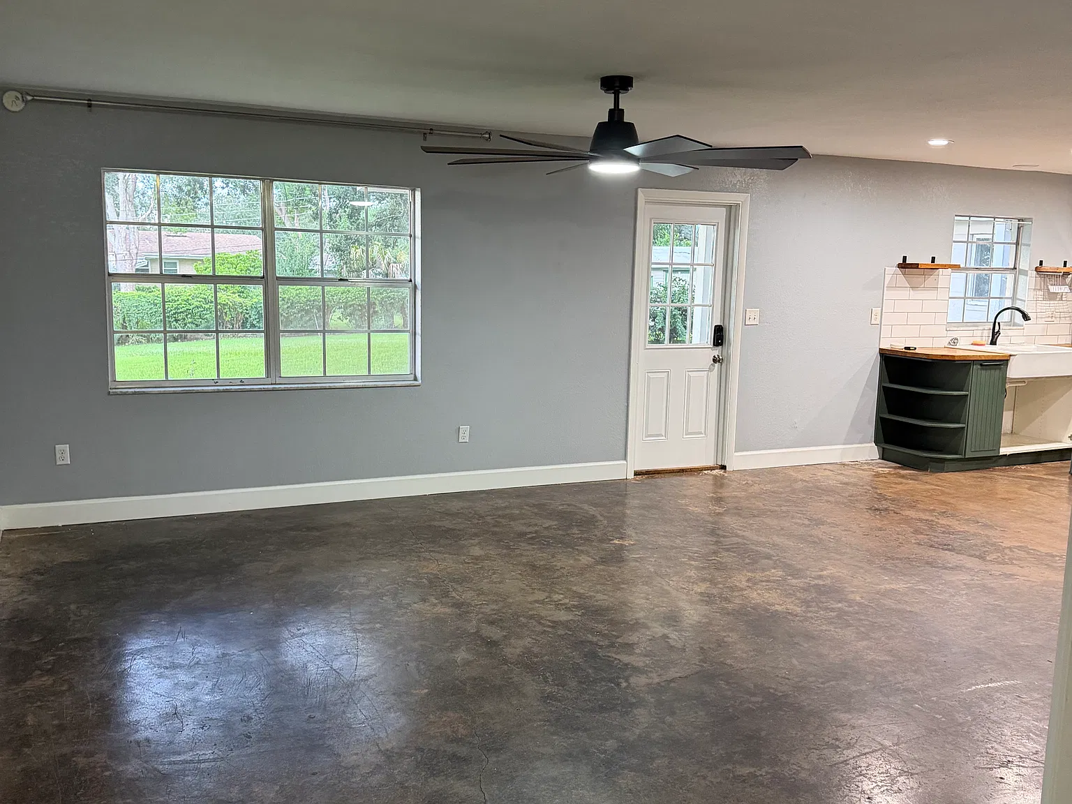 4 bed, 2100 sqft, $2,350 — Photo 3