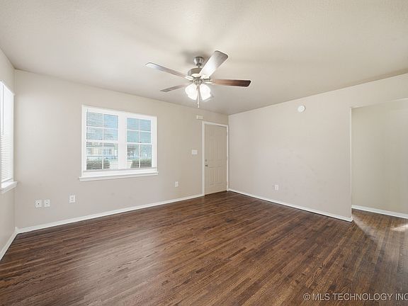 5th image of 918 S Birch Pl