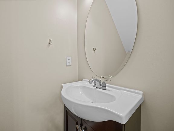 4th image of 207 Hampshire Downs Dr #1