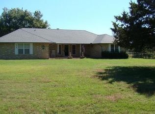 1312 S Clear Springs Rd, Mustang, OK 73064