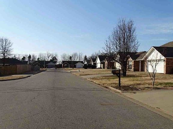 Exterior Neighborhood (street photo)
