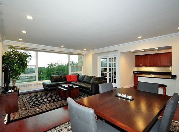 3rd image of 3180 N Lake Shore Dr APT 4H