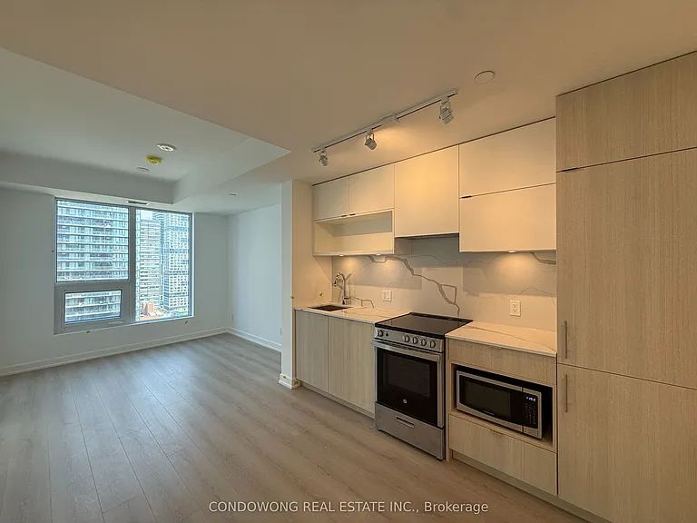 100 Queen St E #2711 — Photo 2