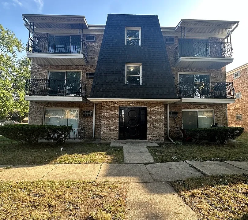 1015 E 150th Pl #3E