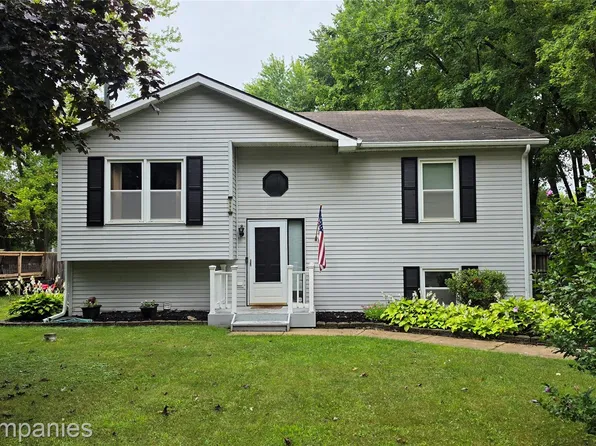 1095 Seabury Dr, Lake Orion, MI 48362