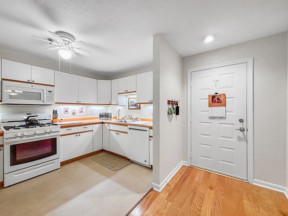 4th image of 13 Dallas Dr APT 210
